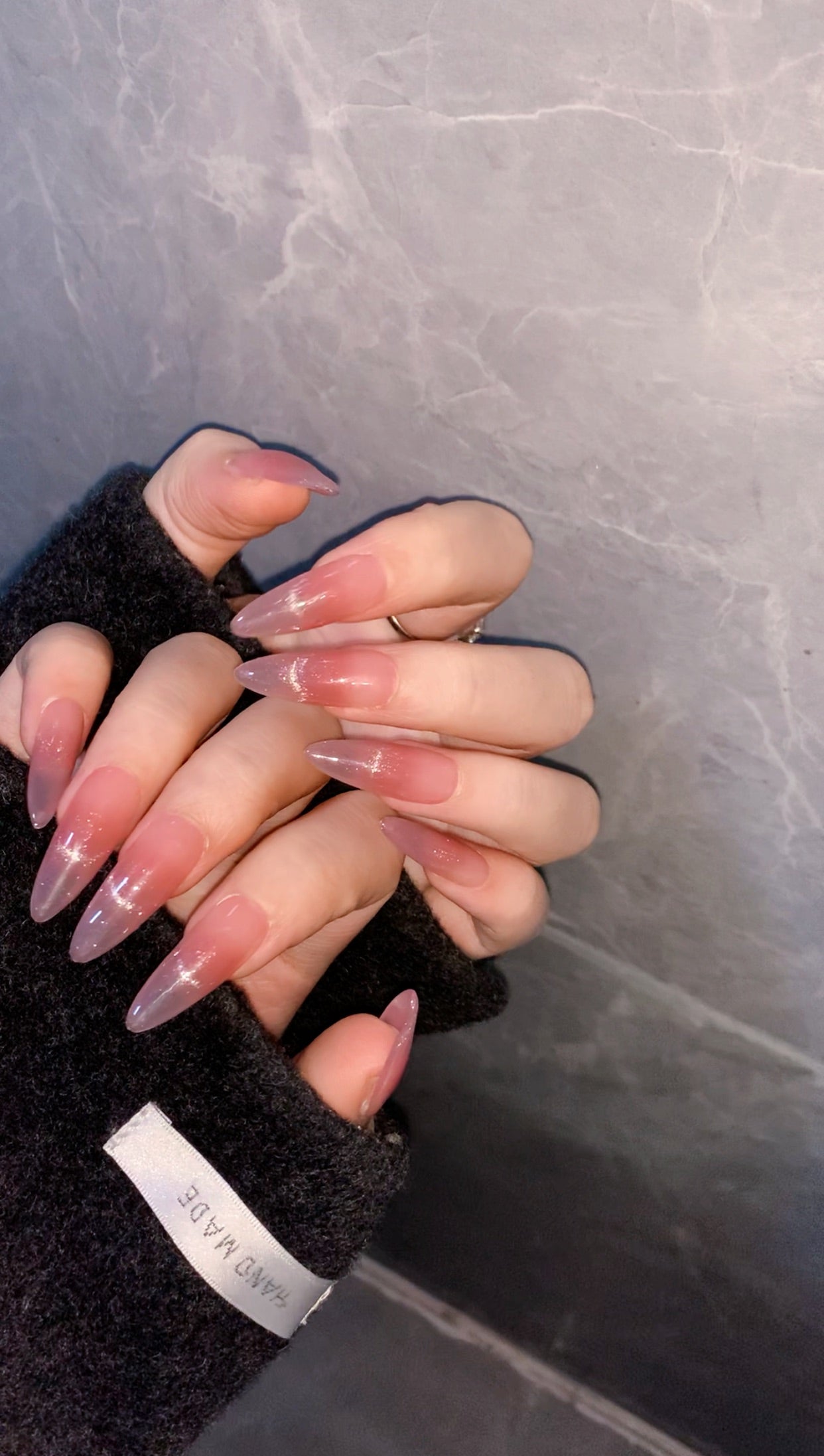 pink long nails / almond shape/ fake nails/ reusable long nails/Simple style